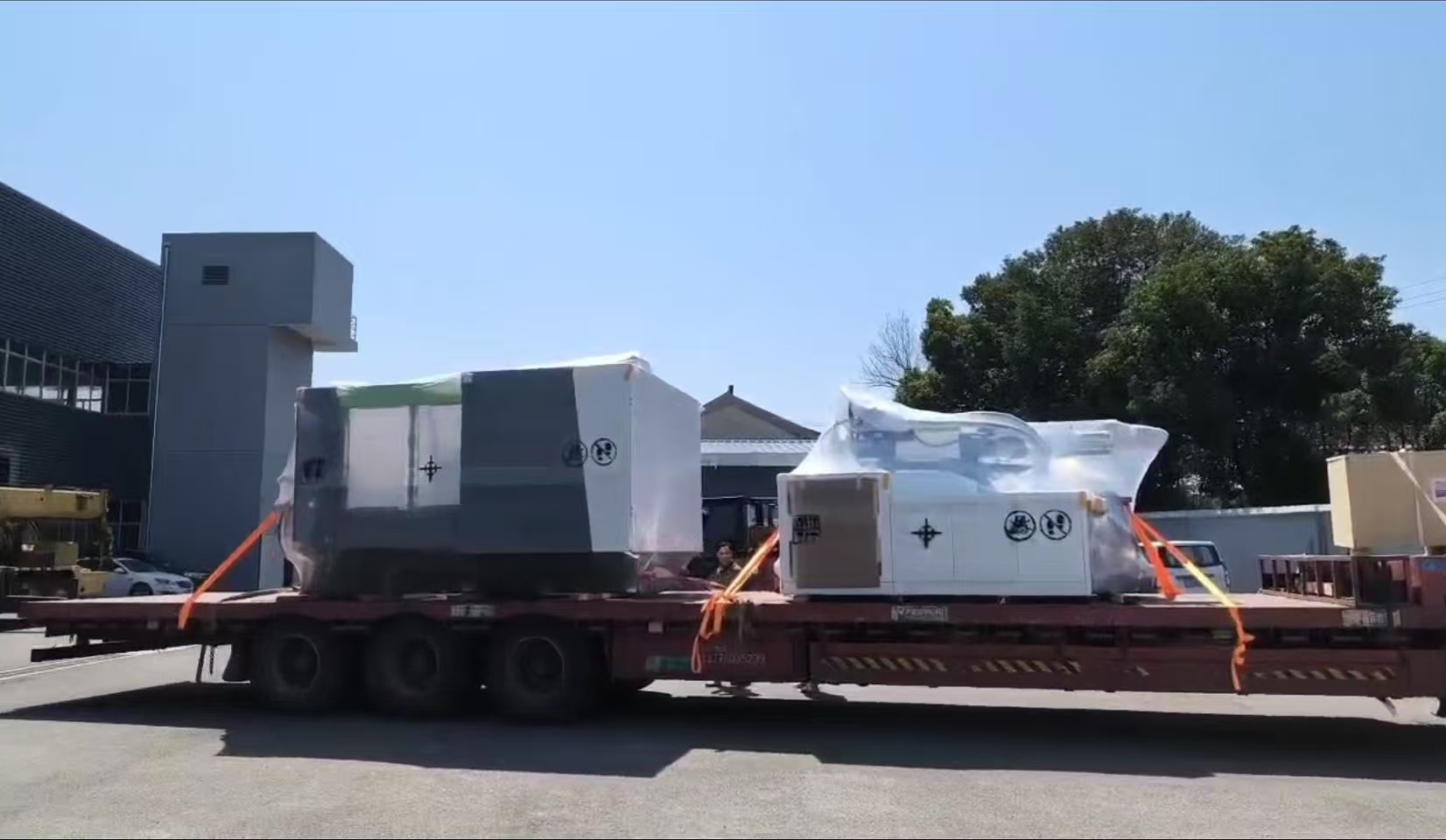 我司新增恩格尔赢泰注塑机 助力大尺寸零部件制造再升级